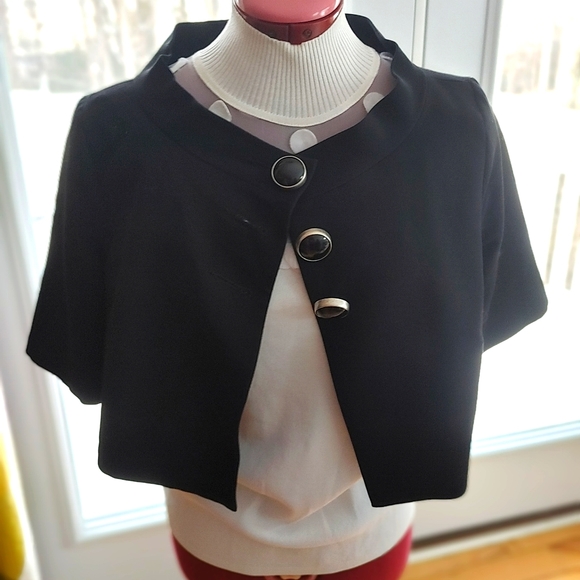 NWOT Short sleeve shall / jacket - Picture 2 of 6